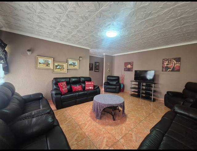 4 BEDROOM HOUSE FOR SALE IN SONLAND PARK